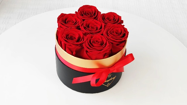 Amazon.com: Changshunqi Forever Flowers Preserved Roses in a Box